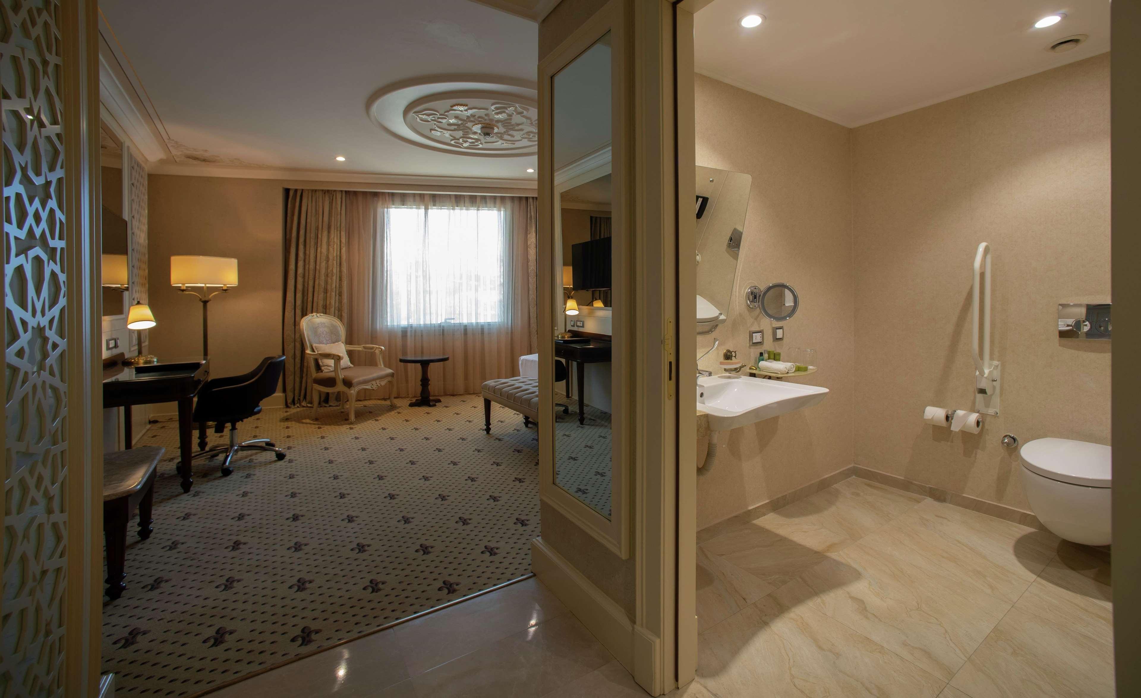 Doubletree By Hilton Gaziantep Hotel Exterior photo