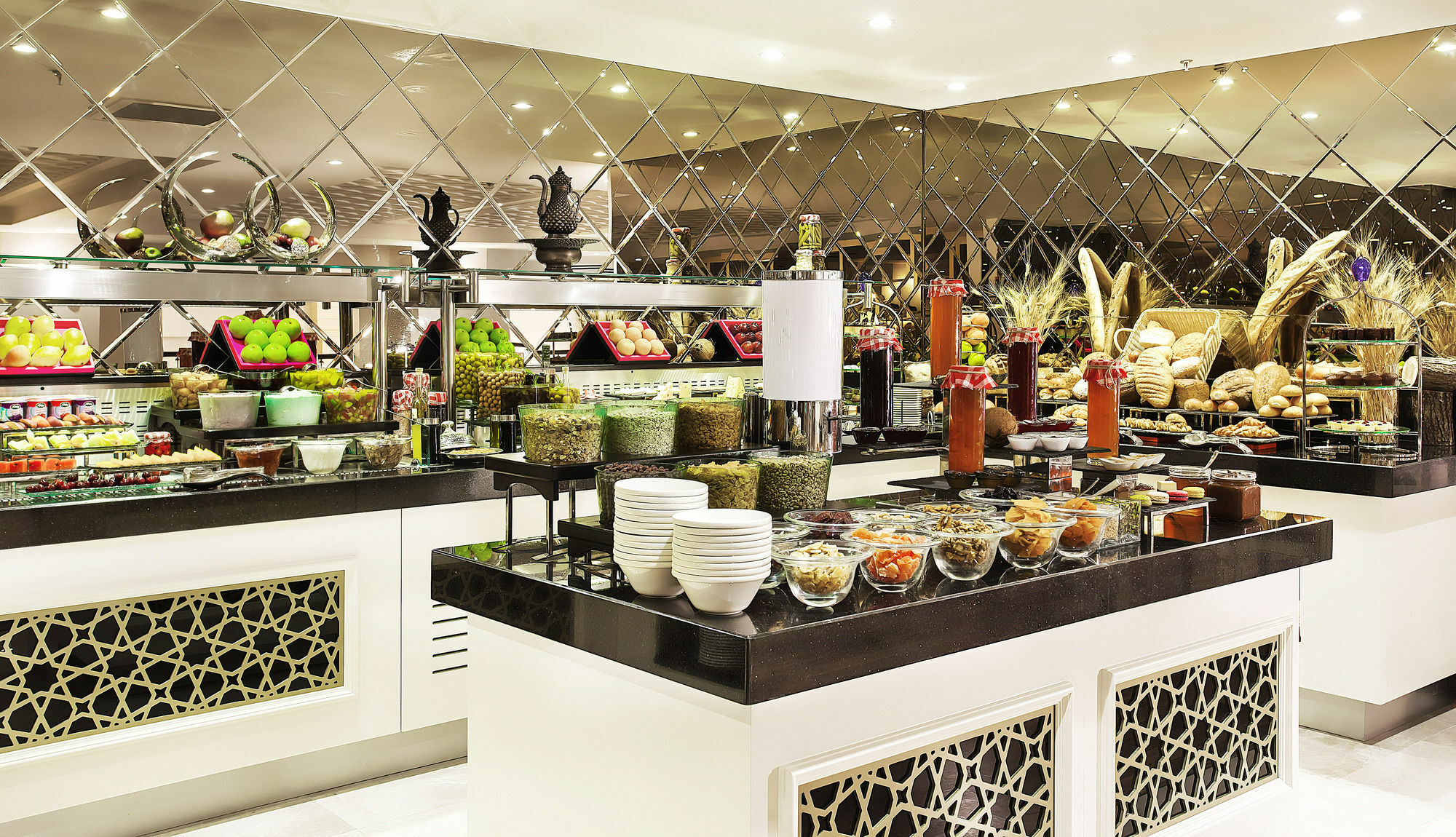 Doubletree By Hilton Gaziantep Hotel Exterior photo